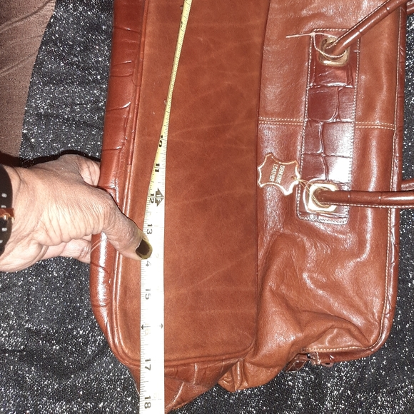 Leather  travel bag color more like caramel - Picture 8 of 8